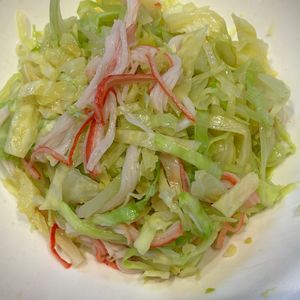 くだもの大好き🧡の作ってみた!投稿(レンチン３分【キャベツとカニカマの中華サラダ】味付け簡単＆旨)