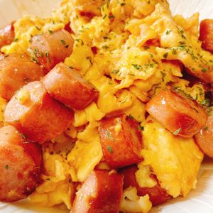お料理happy🍀の作ってみた!投稿(【おいしさ悶絶級】ウインナーの照りたまごはん♪絶対うまいやつ)