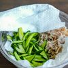 茹で豚こまときゅうりとトマトと紫蘇のさっぱり和えの工程4