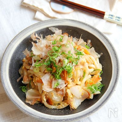 ツナと卵の焼きうどん《お肉なしでもOK！》