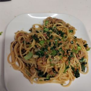 とみこの作ってみた!投稿(がっつり食べよう！豚肉と小松菜のピリ辛パスタ)