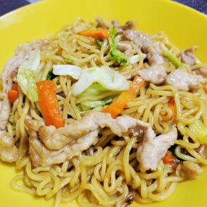ヴェルの作ってみた!投稿(【豚こまと小松菜の上海風やきそば】お手軽食材で節約！)