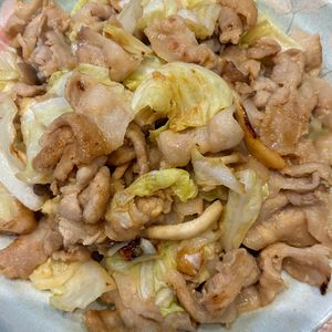 くだもの大好き🧡の作ってみた!投稿(行列の定食屋さんの🍚豚バラキャベツのみりん味噌漬け炒め🤩)