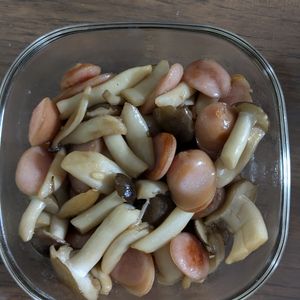 ひぃの作ってみた!投稿(旨みたっぷり♪きのことベーコンお醤油マリネ)