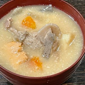 とーるじーじの作ってみた!投稿(【基本の粕汁】驚く美味しさ！豚肉と鮭の粕汁／関西の定番の味)