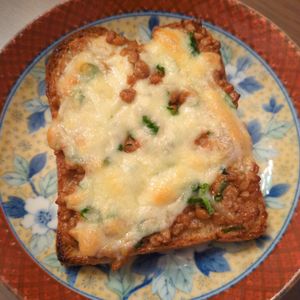 たりおの作ってみた!投稿(【ひきわり納豆とチーズのトースト】やみつきトースト♪)