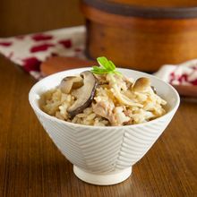 炊飯器に入れるだけ!豚肉ときのこの炊き込みご飯
