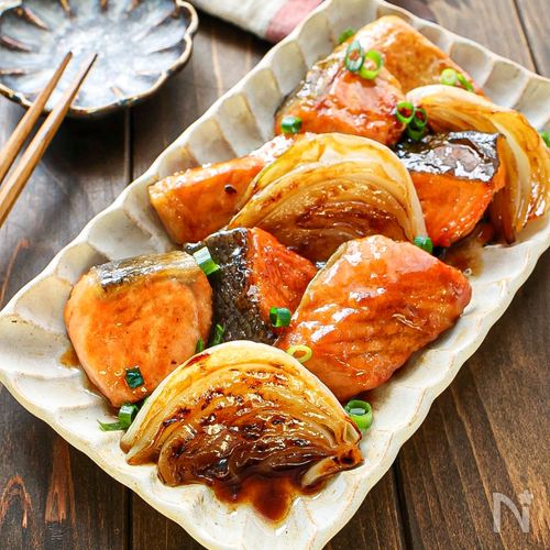 【鮭と玉ねぎのバターポン酢】ご飯が止まらない♡