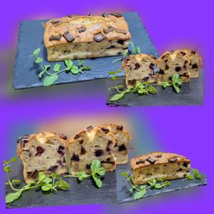 サトちゃんの作ってみた!投稿(焼くまで5分・簡単混ぜるだけ！チョコバナナといちごのケーキ)
