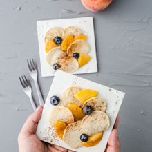 桃ソテーとプチパンケーキ