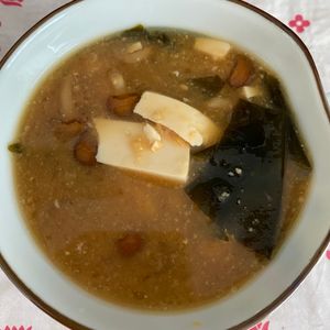 万福の作ってみた!投稿(【豆腐となめことわかめのお味噌汁】たっぷり具材で満足感◎)