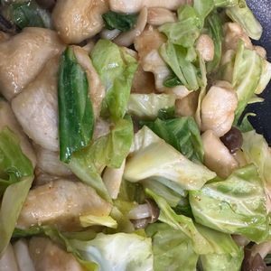 1021270の作ってみた!投稿(【鶏むね肉とキャベツの味噌炒め】食材2つ！10分で完成♡)