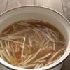 包丁不要！もやしとカニカマの中華スープの下準備
