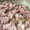 材料2つでご飯がすすむ♪【豚こま油淋鶏風】の工程1
