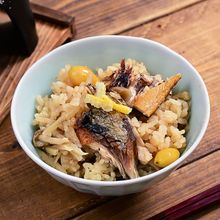 昨日の焼き秋刀魚活用「焼き秋刀魚と銀杏の味噌釜飯」