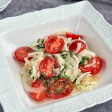 新玉ねぎと大葉とミニトマトの塩麹マリネ