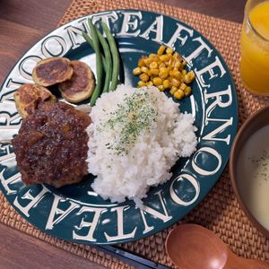 フミの作ってみた!投稿(ついでに出来ちゃう絶品オニオンソースのハンバーグ)