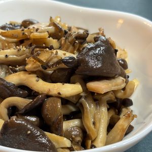 あなぼんごはんの作ってみた!投稿(きのこがビックリするほど旨い！きのこソテー)