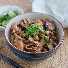 【なすと豚肉の甘辛丼】調味料2つ!忙しい時のぱぱっとご飯