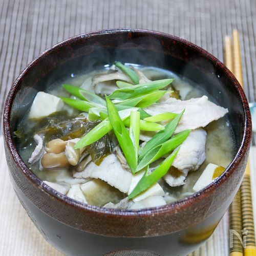 残った味噌汁にちょい足し具材で「にゅうめん」