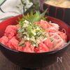 ねぎ塩ダレで食べる「ねぎとろカニカマ丼」の工程3