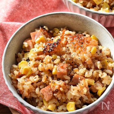 【スパムdeペッパーランチ風炊き込みご飯】間違いない旨さ◎