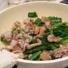 ワンパンでつくる!⟡【豚肉と小松菜のとろたま中華丼】の工程3