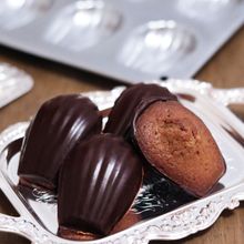 コーヒー風味のチョコがけマドレーヌ