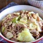 キャベツと豚肉のにんにく蒸し【油なし＊ほったらかしおかず】