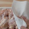 夏にぴったり！手羽中と大根のうま塩煮込みの下準備