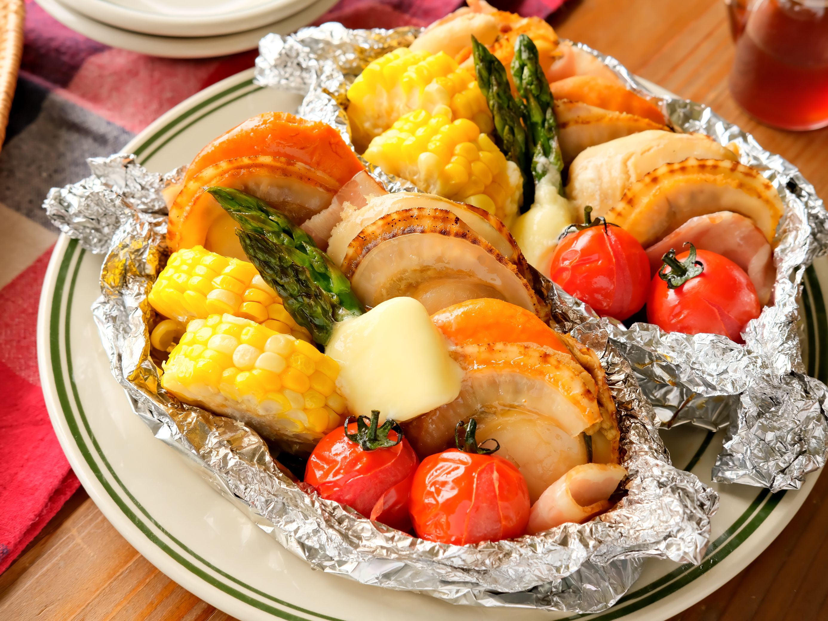 ホタテベーコンと夏野菜のホイル焼き】BBQにもおすすめ | レシピサイト