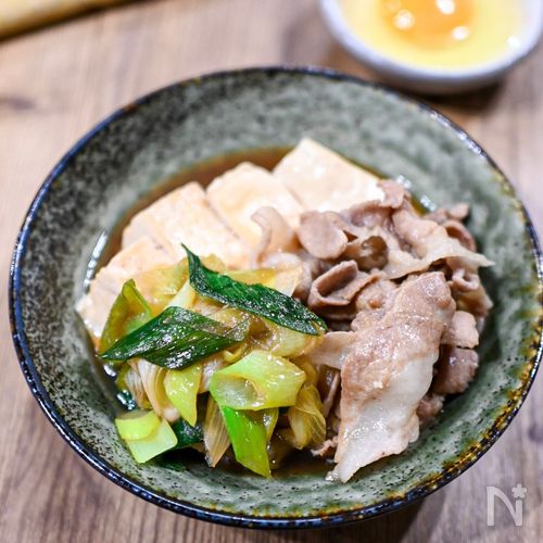 簡単すき焼き気分♩《豚肉と豆腐のすき煮》