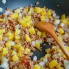 レタスに包んで食べる♪オクラとじゃがいもの肉みそ炒めの工程3