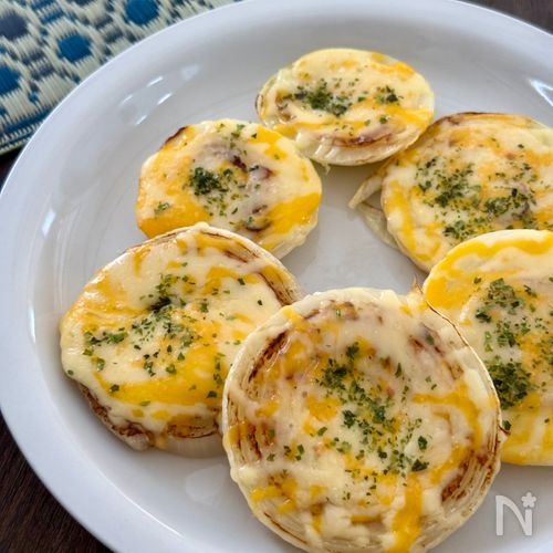 玉ねぎ1個ペロリ!《玉ねぎののり塩チーズ焼き》