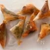 巻いて焼くだけ♩鮭チー三角春巻きの工程3