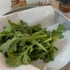 風邪予防にも！春菊と柿とサラダチキンのデリ風サラダの工程1