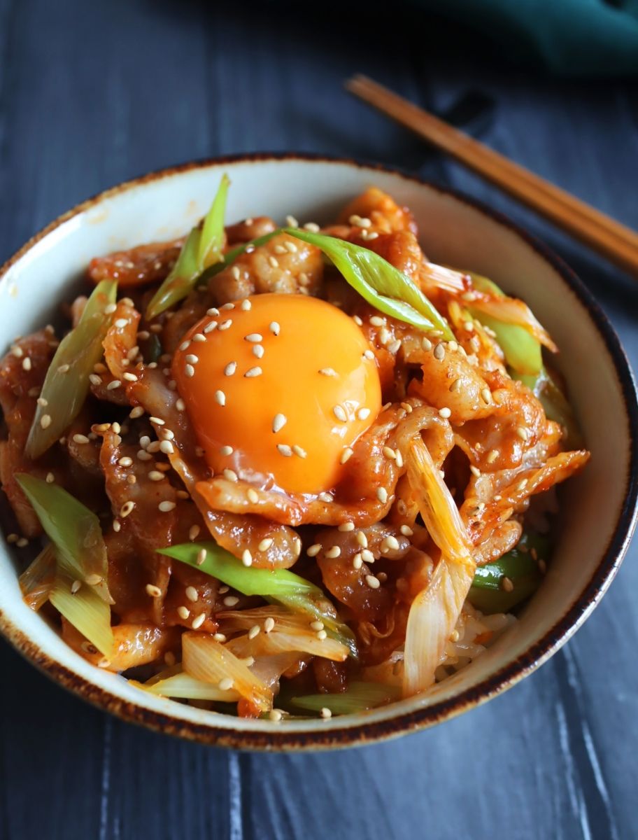 ガッツリうまい！【豚ねぎのピリ辛スタミナ丼】 | レシピサイトNadia