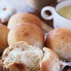 約30分で完成！？不思議パンのふんわり豆乳ごまプチパン