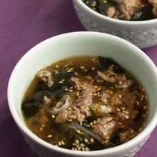 牛肉とワカメの韓国風スープ