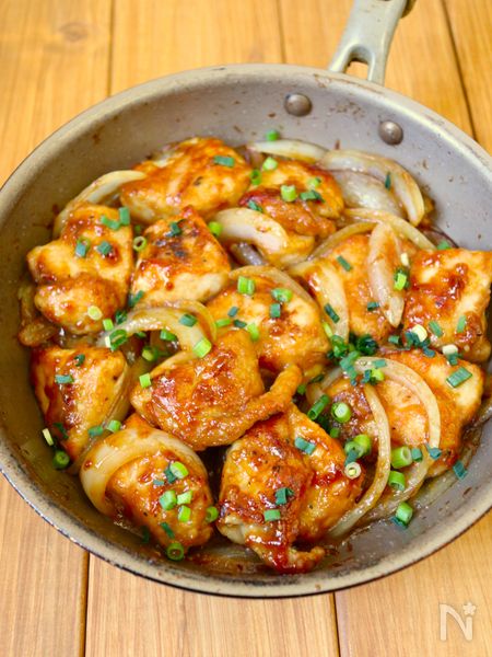 ワンパン10分！【鶏むね肉と玉ねぎの味噌炒め】ご飯すすむ♩
