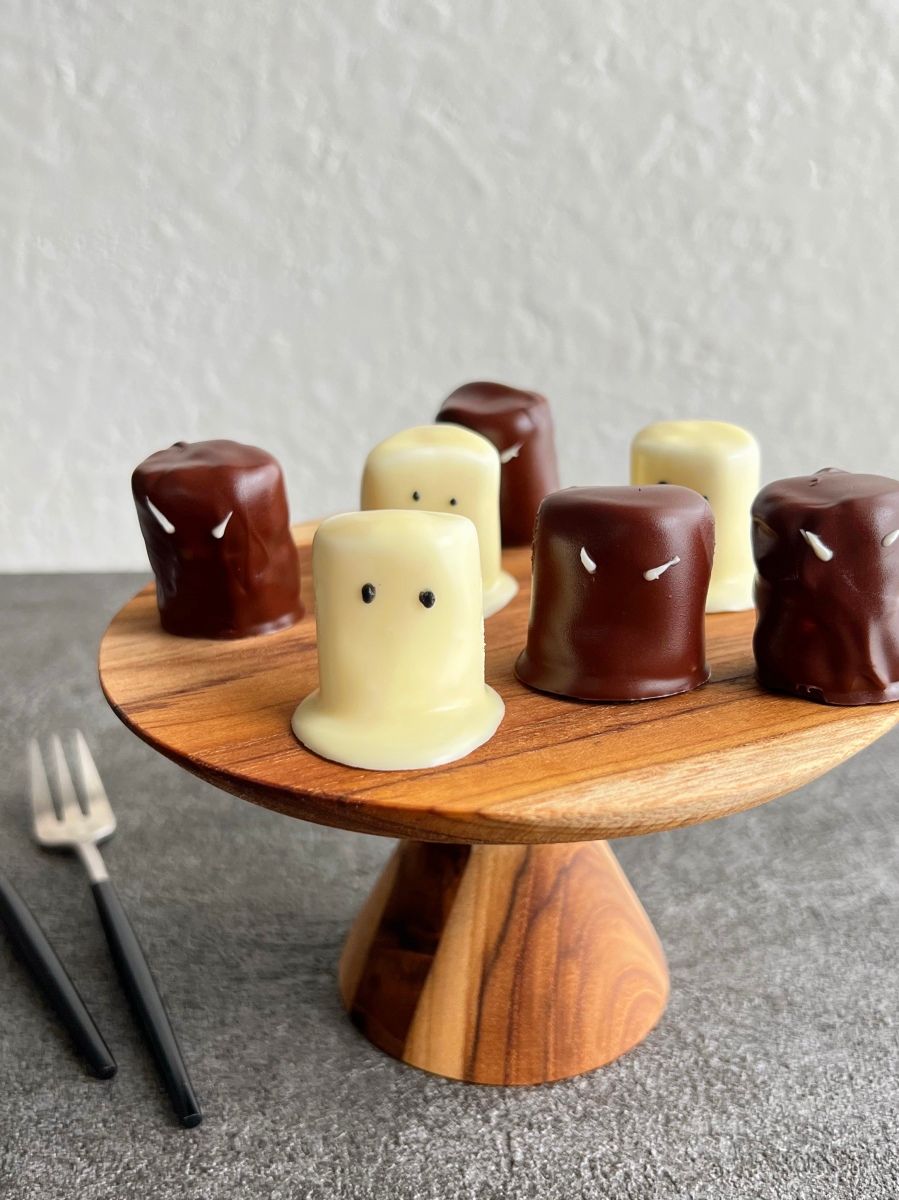 簡単ハロウィンスイーツ♪材料3つで作る【おばけチョコ】 | レシピ