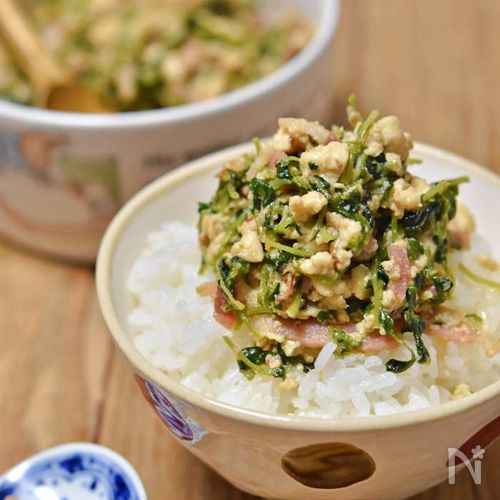 豆苗とベーコンの炒り豆腐