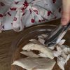 【包丁いらず】豆苗とささみのわさびマヨ和えの工程1
