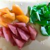 トマトと豚バラ肉のピリッと甘辛ヤンニョム焼肉の工程1