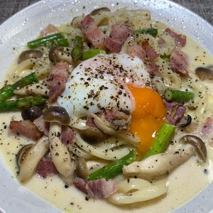 楽ラク手抜キッチン🐶🐾の作ってみた!投稿(トロうま♪カルボうどん【温玉でまろやか♪パパっと簡単ランチ】)