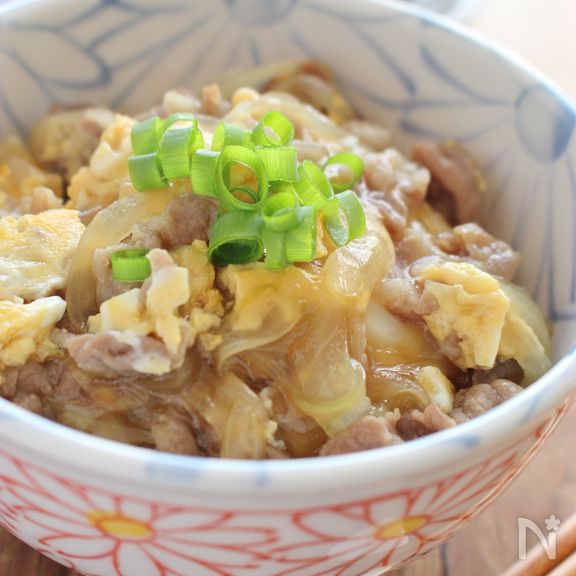 鶏肉と卵で親子丼、豚肉と卵で他人丼？？