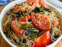 レンジでOK《トマトとわかめ♡春雨サラダ》