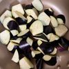 【ワンパン！豚バラ茄子ピーマンのスタミナ味噌炒め】時短レシピの工程1