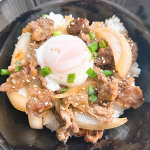 おもちの作ってみた!投稿(男子の胃袋ガッツリ掴む‼︎『牛肉スタミナ丼』大、大、大人気♡)