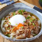【男子大満足♡︎冷ぶっかけ温玉肉うどん】ランチに♪
